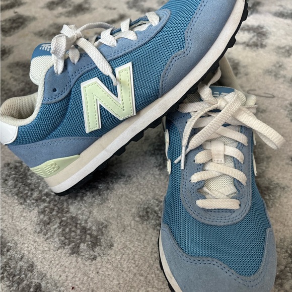 New Balance 515 Woman’s Retro Sneakers in Blue and White - Picture 3 of 10